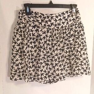 Women's Shorts Looks Like A Flared Skirt Size 4 Black And White Doves Skort